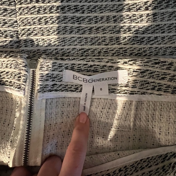 2/15$ BCBGeneration mini skirt - Picture 3 of 3